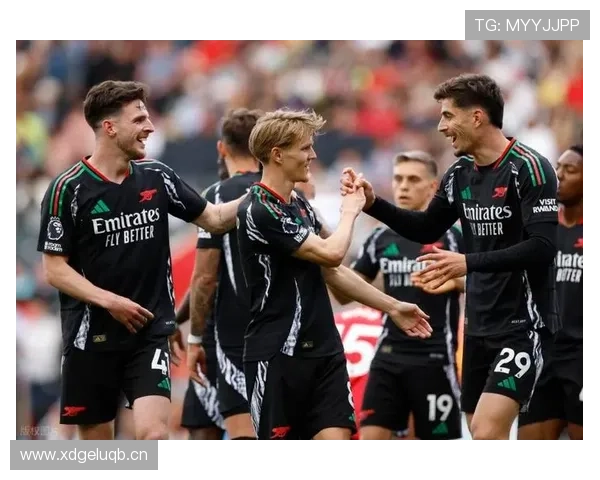 赖斯与罗德里：英超顶级后腰的战术角色与攻防贡献对比