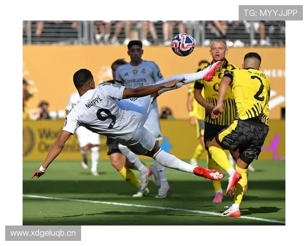 皇马赢球背后体系漏洞显现,当前阶段防守稳定性面临考验 皇马赢球背后体系漏洞显现,当前阶段防守稳定性面临考验