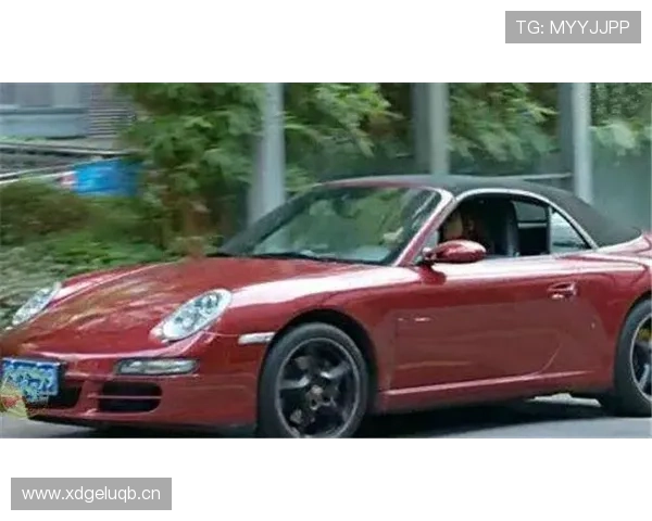 拉莫斯遛娃穿拖鞋，后面十几辆豪车跟着，生活剧本演得太高级了