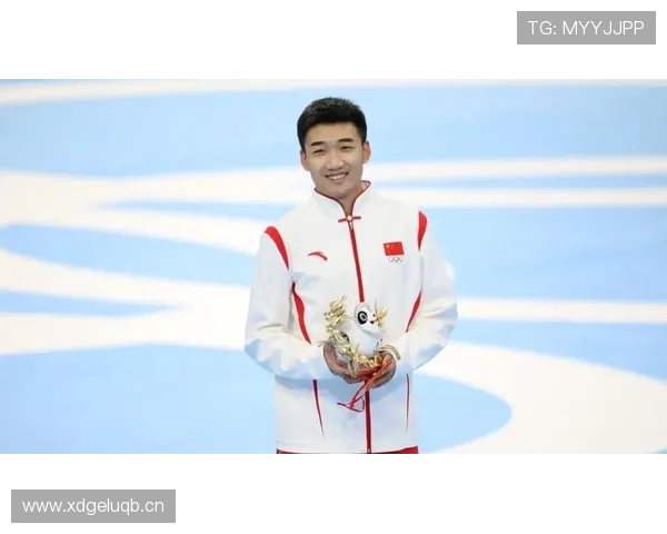 高亭宇训练完直接睡冰场边上，这人是真不怕冷还是拿身体当冰箱用啊？